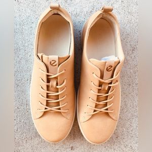 Woman’s Ecco sneakers, brand new size 40